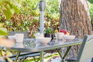 Garden-level apartment 10-min on foot to City Center - 4