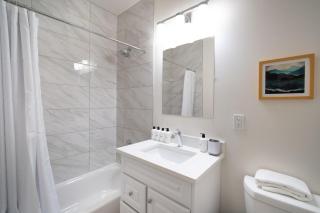 Dupont Circle 1br w wd nr bars metro station WDC-750 - 2