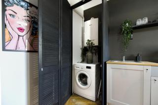 Colorful Chic: Cozy Studio in the Bustling City Center - 5