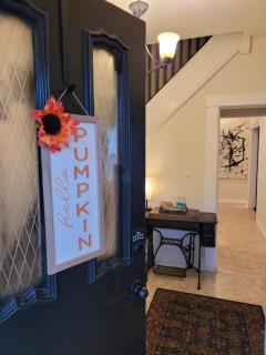 Homely Charming Woods - Baltimore - 9