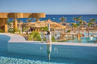 Alia Beachfront Suites and Spa - 9