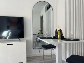 Urban Home by Unique Rooms - 0