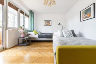Smolna 8 - Warm Apartment with Balcony by Noclegi Renters - Varsovie - 2