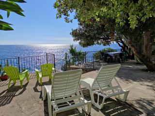 Family Seaside Holm Oak Villa with Private Rocky Beach - Bar - 6