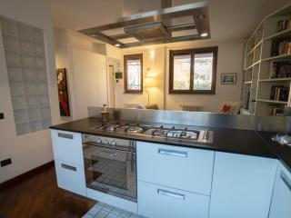 Bastia RM up to 4 guests - in the heart of Scalo Romana, Olimpico, Prada, Bocconi and easy access to Forum Assago, IEO, IED, Duomo, San Siro - 2