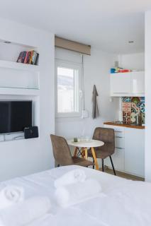 Amazing rooftop studio with large private balcony - Athènes - 6