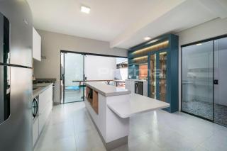 Excelente duplex geminado na Praia de Mariscal. - Bombinhas - 3