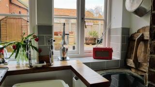 Annies, 30 Station Road - 4