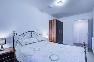 Luxury 2 bed flat in a new block in East Acton - London - 6