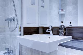 Luxury 2 bed flat in a new block in East Acton - London - 1