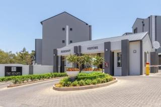 Classy 2 bedroom in Halfway Gardens - 2