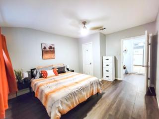 Fenced backyard, 2 king beds, pet-friendly spacious home near ACU - 1