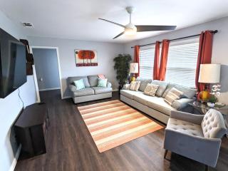 Fenced backyard, 2 king beds, pet-friendly spacious home near ACU - Abilene - 5