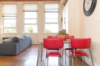 Be Vogue In Old Town Victoria - 2