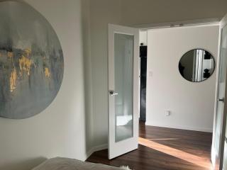 Live Like A Tourist In Langford Downtown - Langford - 4