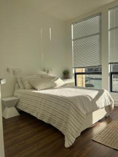 Live Like A Tourist In Langford Downtown - Langford - 2