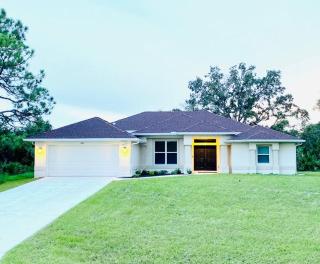 Tropical getaway w heated pool near Mineral Springs, garage included - North Port - 2