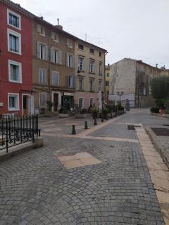 Charme et élégance au cœur d'un village provençal - 2