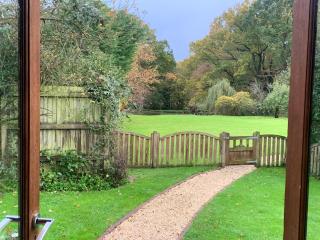 NEW Cosy cottage - Lake view & Log Burner - Dog proof garden - Rolvenden - 6