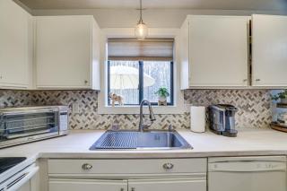 Half-Mi to Lake Pocono Pines Home with Hot Tub - Pocono Pines - 3