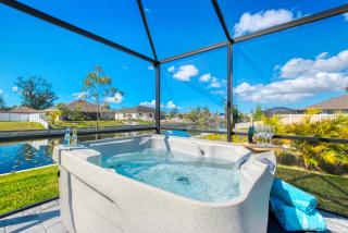 VILLA APOLLO - 3,5 BEDS - 2,5 BATHS - 8 GUESTS - WATERVIEW & POOL/SPA - INCL. 10% OFF BOAT RENTAL - Cape Coral - 8