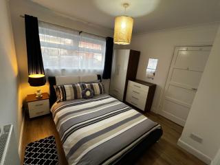 Springfield House- Near Newcastle Centre, Hospital and Keele University! - Stoke on Trent - 3