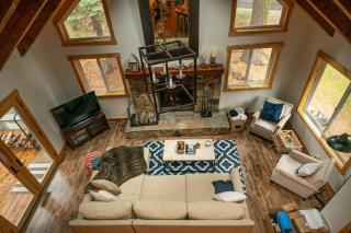 Serenity Tahoe Retreat and Hot Tub - 10 min to Northstar - Tahoe Vista - 5