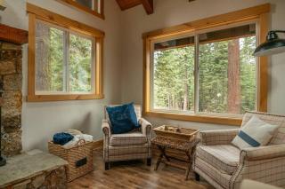 Serenity Tahoe Retreat and Hot Tub - 10 min to Northstar - Tahoe Vista - 1