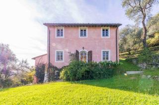 La Casa Dei Limoni, Camaiore, Toscana, Indipendent House With Private Outdoor Garden - Camaiore - 0
