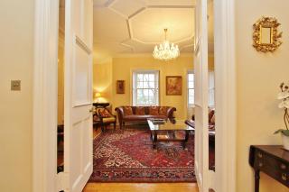 Elegant 3-Bedroom Ramsay Garden Apartment in Edinburgh City Centre - 3