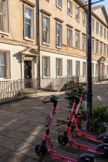 Georgian House Garden Apartment - Bath - 9