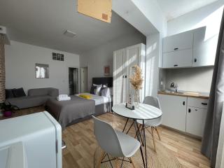 Bricks Studio Apartments - Tirana - 3