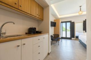 Nostos Apartments Kamari - Kamari - 1