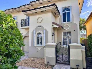 Spacious and cozy house in Miami - 0