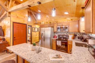 Pet-Friendly Chattanooga Cabin with Hot Tub and Kayaks - Chattanooga - 3
