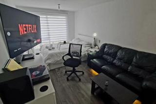 Stylish room kingsize bed 1 stop from Wembley stadium - Wealdstone - 0
