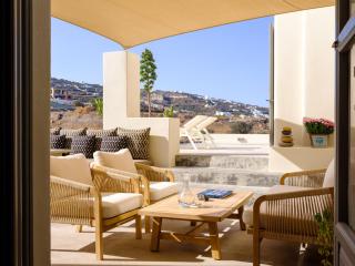 Home of Lilies - Fira - 2