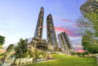 Glamorous Sky high Apartment - 0