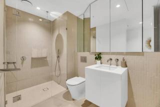 Glamorous Sky high Apartment - 6