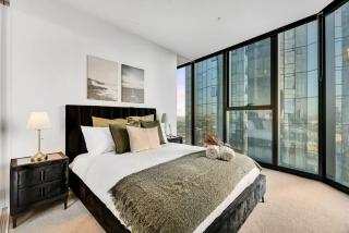 Glamorous Sky high Apartment - 4