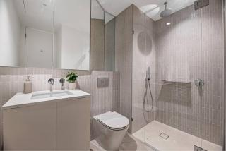 Glamorous Sky high Apartment - 2