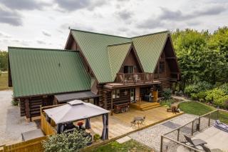 The Lodge at Lakeshore - Belle River - 4