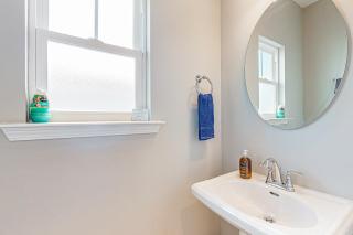 4BR Pleasant Home with Balcony and Open Layout - 3