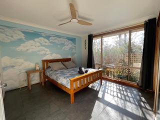 Family home, close to beach and town - - 8