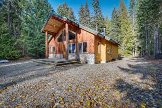 3 Mi to Lake Easton Sno-Park: Family Cabin Escape! - 0