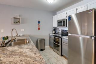 Waterfront Gem with Balcony and Views in Osage Beach - Osage Beach - 4