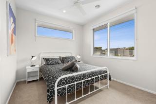 Field By The Beach - Ocean Grove - 3