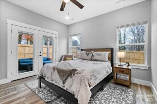 Central Getaway Off of I-49 - Springdale - 9