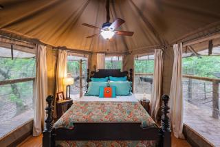 Luxurious African tent wwaterfall on the Brazos River! 350 acres! Tubing! Petting Zoo! - 3
