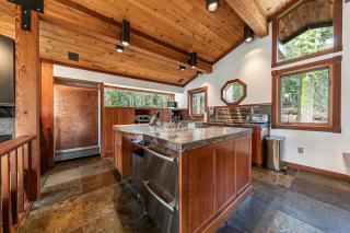 Sherwood Chalet - Quiet 3 BR in Ward Canyon, Private Hot Tub, Near Sherwood Chairlift - Tahoe City - 2